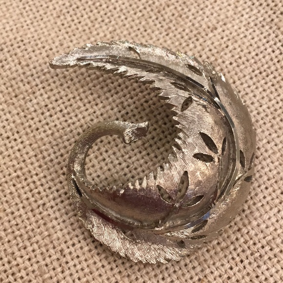 B.S.K. Vintage Silvertone Pin Diamond Cut Leaf - Picture 8 of 12